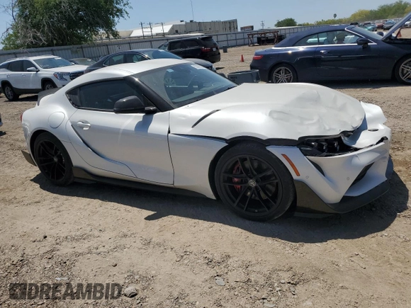 2022 Toyota Supra 3.0 z VIN WZ1DB0C02NW048905, wystawiony jako Copart lot #53099585 z przebiegiem 25 044 mil mil oraz Czysty tytuł • Clean title. Historia ofert i sprzedaży dostępna na DreamBid. Obrazek 4.