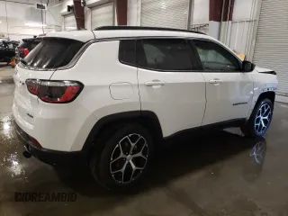 2024 Jeep Compass Latitude z VIN 3C4NJDBN9RT605735, wystawiony jako Copart lot #65954655 z przebiegiem 41 025 mil mil oraz Czysty tytuł • Clean title. Historia ofert i sprzedaży dostępna na DreamBid. Obrazek 3.
