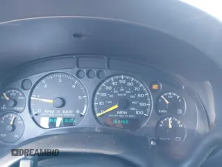 2000 Chevrolet Blazer LT z VIN 1GNDT13W0Y2353621, wystawiony jako IAAI lot #42053605 z przebiegiem 164 160 mil mil oraz . Historia ofert i sprzedaży dostępna na DreamBid. Obrazek 7.