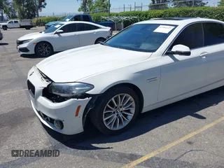 2015 BMW 5 Series 528i z VIN WBA5A5C58FD514538, wystawiony jako IAAI lot #42301127 z przebiegiem 147 084 mil mil oraz . Historia ofert i sprzedaży dostępna na DreamBid. Obrazek 6.