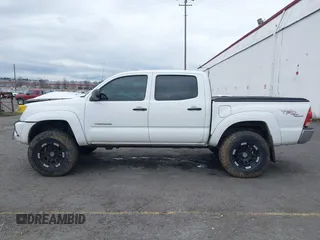 2008 Toyota Tacoma z VIN 5TELU42N58Z560464, wystawiony jako IAAI lot #41698272 z przebiegiem 208 441 mil mil oraz . Historia ofert i sprzedaży dostępna na DreamBid. Obrazek 14.
