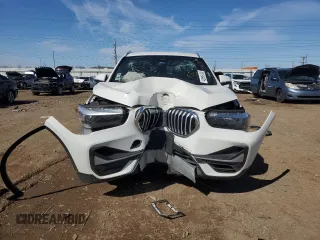 2021 BMW X1 xDrive28i z VIN WBXJG9C02M5S18999, wystawiony jako Copart lot #50194425 z przebiegiem 62 355 mil mil oraz Szkoda całkowita • Salvage title. Historia ofert i sprzedaży dostępna na DreamBid. Obrazek 5.