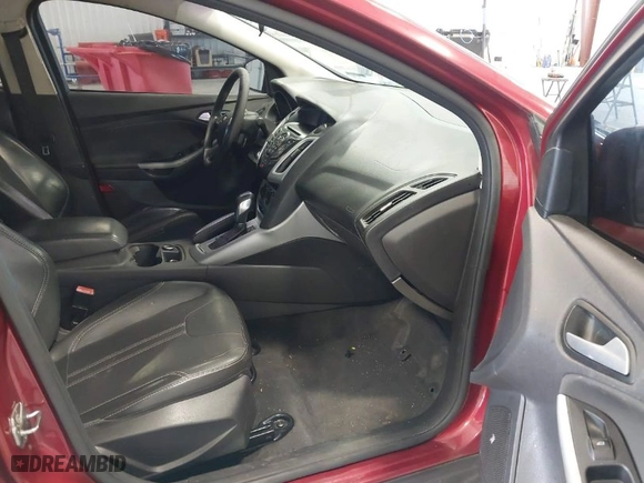 2013 Ford Focus SE with VIN 1FADP3F24DL292141, listed as a IAAI auction lot 42009806 with 221,206 mi miles. Bid and sale history available at carsss.com. Image 5.
