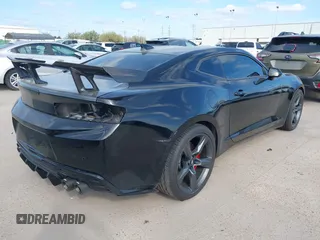 2017 Chevrolet Camaro 2SS z VIN 1G1FH1R76H0102061, wystawiony jako IAAI lot #41738738 z przebiegiem 86 099 mil mil oraz . Historia ofert i sprzedaży dostępna na DreamBid. Obrazek 4.