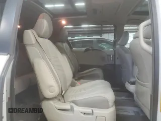 2012 Toyota Sienna XLE z VIN 5TDDK3DC0CS039531, wystawiony jako Copart lot #55458635 z przebiegiem 211 851 mil mil oraz Czysty tytuł • Clean title. Historia ofert i sprzedaży dostępna na DreamBid. Obrazek 11.