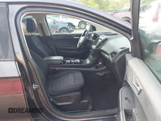2020 Ford Edge SE z VIN 2FMPK3G97LBA25233, wystawiony jako IAAI lot #42240381 z przebiegiem 53 868 mil mil oraz . Historia ofert i sprzedaży dostępna na DreamBid. Obrazek 5.