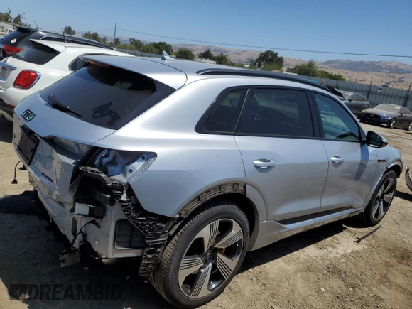 2022 Audi e-tron Premium Plus z VIN WA1LAAGE1NB046721, wystawiony jako Copart lot #60505985 z przebiegiem 23 143 mil mil oraz Szkoda całkowita • Salvage title. Historia ofert i sprzedaży dostępna na DreamBid. Obrazek 3.