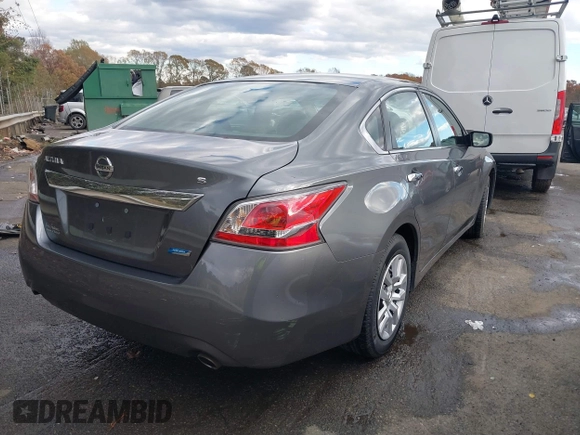 2014 Nissan Altima SV with VIN 1N4AL3AP1EN355509, listed as a IAAI auction lot 40895974 with 264,525 mi miles and . Bid and sale history available at carsss.com. Image 4.