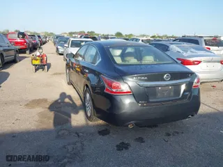 2014 Nissan Altima 2.5 S with VIN 1N4AL3AP3EN215722, listed as a IAAI auction lot 42017562 with 114,912 mi miles. Bid and sale history available at carsss.com. Image 3.