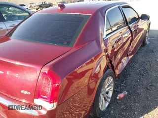 2016 Chrysler 300 Anniversary Edition z VIN 2C3CCAAG7GH248441, wystawiony jako IAAI lot #41450063 z przebiegiem 139 732 mil mil oraz . Historia ofert i sprzedaży dostępna na DreamBid. Obrazek 19.