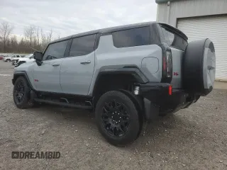 2024 GMC Hummer EV 2X with VIN 1GKB0NDE8RU103804, listed as a Copart auction lot 81366274 with 7,584 mi miles and Salvage Title. Bid and sale history available at carsss.com. Image 2.