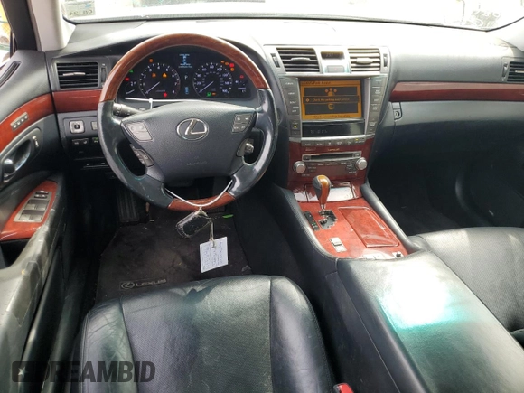 2012 Lexus LS 460 z VIN JTHBL5EF3C5108290, wystawiony jako Copart lot #55386425 z przebiegiem Nie podano mil oraz Szkody całkowita. Historia ofert i sprzedaży dostępna na DreamBid. Obrazek 8.