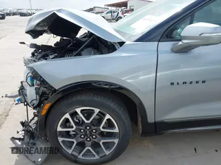 2025 Chevrolet Blazer RS с VIN 3GNKBKRS3SS124978, выставлен на аукционе IAAI как лот 41679182 с пробегом 3 532 миль миль и . История ставок и продаж доступна на DreamBid. Изображение 18.