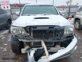 2005 Toyota Tacoma PreRunner with VIN 5TEJU62N15Z096264, listed as a IAAI auction lot 41537776 with 124,778 mi miles. Bid and sale history available at carsss.com. Image 12.