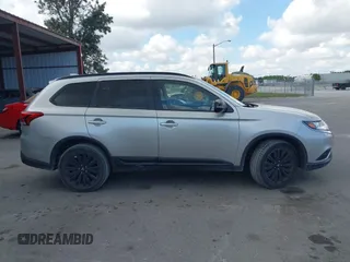 2020 Mitsubishi Outlander ES z VIN JA4AZ3A37LZ042888, wystawiony jako IAAI lot #41474954 z przebiegiem 98 616 mil mil oraz . Historia ofert i sprzedaży dostępna na DreamBid. Obrazek 13.