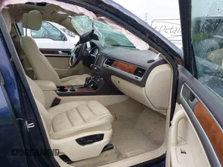 2012 Volkswagen Touareg Lux z VIN WVGEK9BP1CD009751, wystawiony jako IAAI lot #41240224 z przebiegiem Nie podano mil oraz . Historia ofert i sprzedaży dostępna na DreamBid. Obrazek 5.