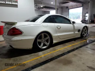 2004 Mercedes-Benz SL 500 z VIN WDBSK75F84F068234, wystawiony jako Copart lot #56860035 z przebiegiem Nie podano mil oraz Czysty tytuł • Clean title. Historia ofert i sprzedaży dostępna na DreamBid. Obrazek 3.