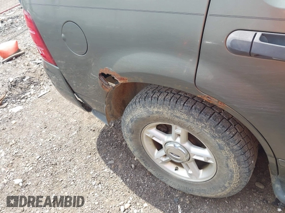 2004 Ford Explorer XLT z VIN 1FMZU73WX4UA64464, wystawiony jako IAAI lot #42655296 z przebiegiem 212 510 mil mil oraz . Historia ofert i sprzedaży dostępna na DreamBid. Obrazek 12.