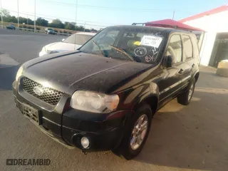 2007 Ford Escape Limited with VIN 1FMCU04147KA92387, listed as a IAAI auction lot 37323827 with 221,468 mi miles. Bid and sale history available at carsss.com. Image 2.