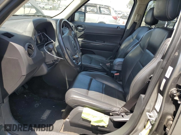 2013 Jeep Patriot Limited z VIN 1C4NJPCB7DD174669, wystawiony jako Copart lot #59312675 z przebiegiem 91 942 mil mil oraz Czysty tytuł • Clean title. Historia ofert i sprzedaży dostępna na DreamBid. Obrazek 7.