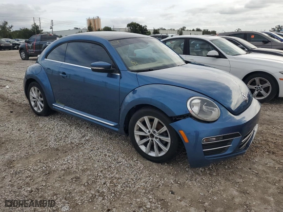 2018 Volkswagen Beetle SE with VIN 3VWJD7ATXJM709038, listed as a Copart auction lot 79334674 with 66,270 mi miles and Non Repairable. Bid and sale history available at carsss.com. Image 4.