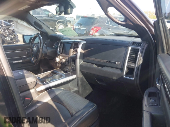 2018 Ram 1500 Limited z VIN 1C6RR6PT9JS193181, wystawiony jako IAAI lot #42133768 z przebiegiem 75 658 mil mil oraz . Historia ofert i sprzedaży dostępna na DreamBid. Obrazek 5.