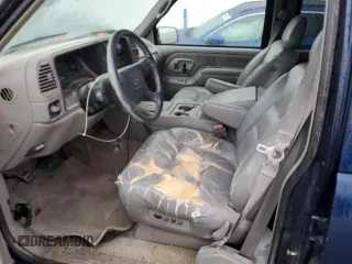 1996 Chevrolet Suburban with VIN 3GNFK16RXTG125871, listed as a Copart auction lot 86401384 with 220,767 mi miles and Clean Title. Bid and sale history available at carsss.com. Image 7.