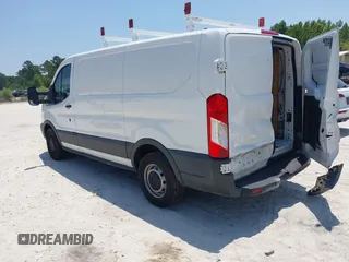2015 Ford Transit Cargo z VIN 1FTNE1YM9FKA16926, wystawiony jako IAAI lot #42493994 z przebiegiem 218 427 mil mil oraz . Historia ofert i sprzedaży dostępna na DreamBid. Obrazek 3.