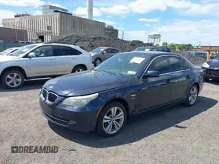 2010 BMW 5 Series 528i xDrive z VIN WBANV1C55AC157346, wystawiony jako IAAI lot #42286529 z przebiegiem 148 839 mil mil oraz . Historia ofert i sprzedaży dostępna na DreamBid. Obrazek 2.
