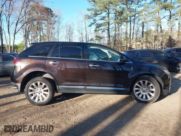 2013 Lincoln MKX with VIN 2LMDJ6JK8DBL60753, listed as a IAAI auction lot 41760954 with 121,714 mi miles. Bid and sale history available at carsss.com. Image 13.