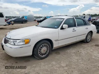 2000 Lincoln Town Car Signature с VIN 1LNHM82W6YY806621, выставлен на аукционе Copart как лот 62130835 с пробегом 28 841 миль миль и Чистый • Clean title. История ставок и продаж доступна на DreamBid. Изображение 1.