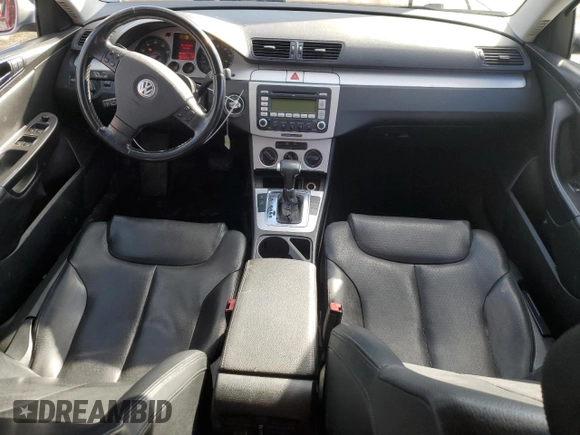2008 Volkswagen Passat Komfort with VIN WVWLK73C88E018489, listed as a Copart auction lot 44925705 with 186,527 mi miles and Salvage title. Bid and sale history available at DreamBid. Image 8.