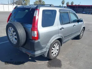 2005 Honda CR-V EX z VIN JHLRD788X5C065557, wystawiony jako IAAI lot #41773871 z przebiegiem 182 060 mil mil oraz . Historia ofert i sprzedaży dostępna na DreamBid. Obrazek 4.