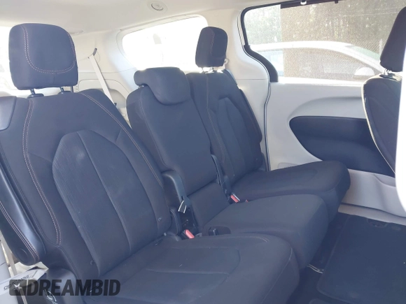 2020 Chrysler Pacifica Touring with VIN 2C4RC1FG4LR135808, listed as a IAAI auction lot 42553096 with 152,942 mi miles and . Bid and sale history available at DreamBid. Image 8.