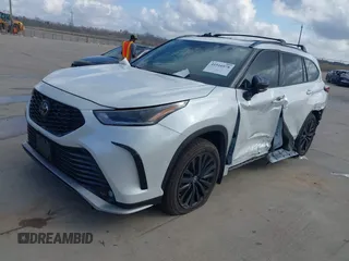 2024 Toyota Highlander LE z VIN 5TDKDRAH7RS534676, wystawiony jako IAAI lot #41516978 z przebiegiem 11 272 mil mil oraz . Historia ofert i sprzedaży dostępna na DreamBid. Obrazek 19.