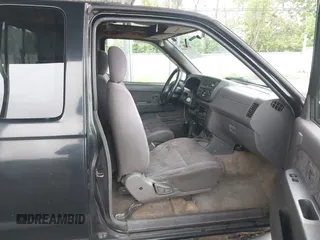 2000 Nissan Frontier XE z VIN 1N6ED26Y6YC328713, wystawiony jako IAAI lot #42314409 z przebiegiem 134 340 mil mil oraz . Historia ofert i sprzedaży dostępna na DreamBid. Obrazek 5.