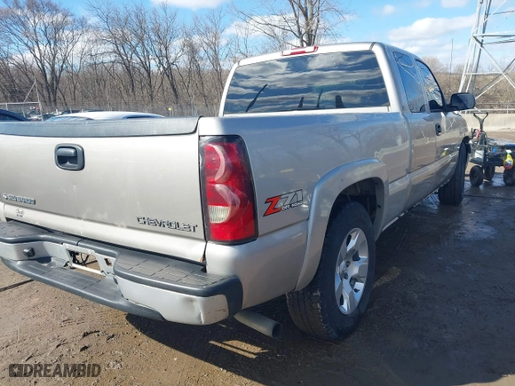 2000 Chevrolet Silverado 1500 LS with VIN 1GCEC19T9YZ220406, listed as a IAAI auction lot 41727419 with 185,131 mi miles. Bid and sale history available at carsss.com. Image 4.