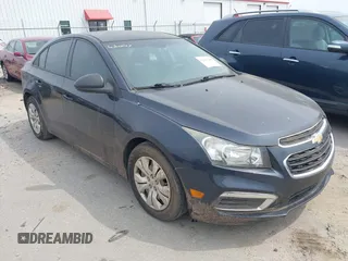 2015 Chevrolet Cruze LS z VIN 1G1PA5SH8F7164276, wystawiony jako IAAI lot #42067080 z przebiegiem 150 369 mil mil oraz . Historia ofert i sprzedaży dostępna na DreamBid. Obrazek 1.
