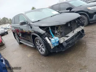 2017 Toyota Highlander XLE with VIN 5TDJZRFH8HS453139, listed as a IAAI auction lot 41754167 with 96,636 mi miles. Bid and sale history available at carsss.com. Image 1.