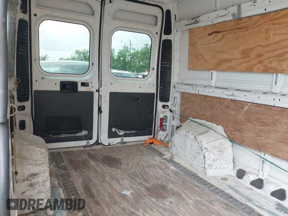 2015 Ram ProMaster Cargo z VIN 3C6TRVDG1FE504703, wystawiony jako IAAI lot #42149367 z przebiegiem 204 463 mil mil oraz . Historia ofert i sprzedaży dostępna na DreamBid. Obrazek 8.