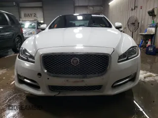 2017 Jaguar XJ with VIN SAJWJ2GD7H8W04672, listed as a Copart auction lot 81507804 with 45,781 mi miles and Salvage Title. Bid and sale history available at carsss.com. Image 5.