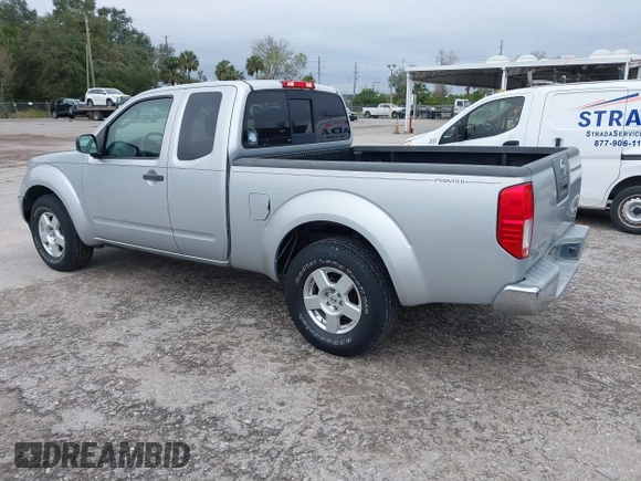 2007 Nissan Frontier SE z VIN 1N6AD06U87C424521, wystawiony jako IAAI lot #41416587 z przebiegiem 89 607 mil mil oraz . Historia ofert i sprzedaży dostępna na DreamBid. Obrazek 3.