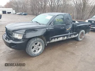 2010 Dodge Dakota Bighorn/Lonestar z VIN 1D7CW3BKXAS104194, wystawiony jako IAAI lot #41715084 z przebiegiem 188 981 mil mil oraz . Historia ofert i sprzedaży dostępna na DreamBid. Obrazek 2.
