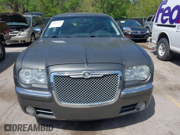 2008 Chrysler 300 C Hemi with VIN 2C3LA63H18H172015, listed as a IAAI auction lot 42055764 with 130,915 mi miles. Bid and sale history available at carsss.com. Image 6.