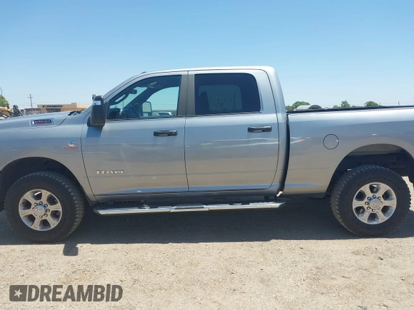 2023 Ram 2500 Big Horn z VIN 3C6UR5DL1PG654074, wystawiony jako IAAI lot #42255020 z przebiegiem 67 732 mil mil oraz . Historia ofert i sprzedaży dostępna na DreamBid. Obrazek 14.