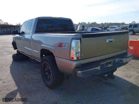 2001 Chevrolet Silverado 1500 LS with VIN 2GCEC19T011127353, listed as a IAAI auction lot 41738510 with 376,061 mi miles. Bid and sale history available at carsss.com. Image 3.