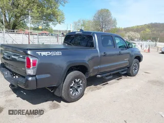 2022 Toyota Tacoma SR5 z VIN 3TMDZ5BN7NM140340, wystawiony jako IAAI lot #42060227 z przebiegiem 25 992 mil mil oraz . Historia ofert i sprzedaży dostępna na DreamBid. Obrazek 4.