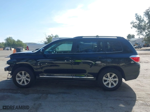 2013 Toyota Highlander with VIN 5TDZK3EH4DS135471, listed as a IAAI auction lot 41746204 with 117,922 mi miles. Bid and sale history available at carsss.com. Image 15.