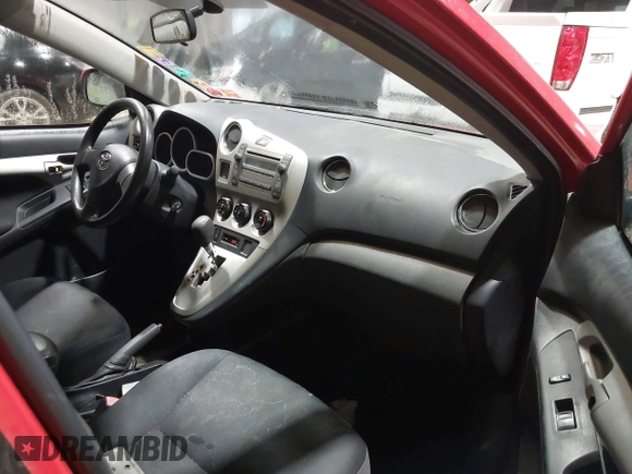 2009 Toyota Matrix S z VIN 2T1KE40E39C014426, wystawiony jako IAAI lot #42330634 z przebiegiem 237 012 mil mil oraz . Historia ofert i sprzedaży dostępna na DreamBid. Obrazek 5.