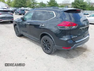2017 Nissan Rogue SL z VIN 5N1AT2MV0HC816967, wystawiony jako IAAI lot #42190251 z przebiegiem 198 041 mil mil oraz . Historia ofert i sprzedaży dostępna na DreamBid. Obrazek 3.